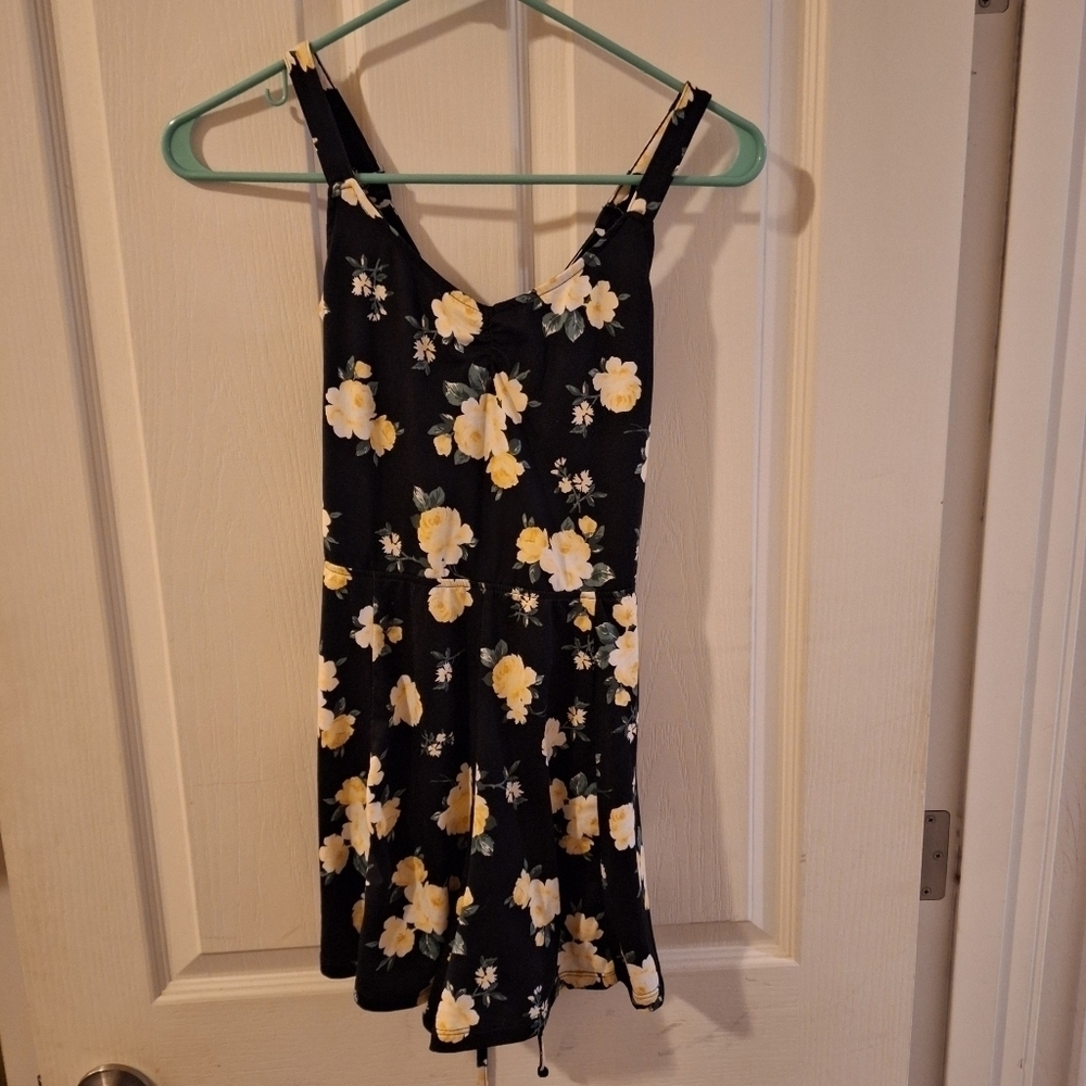 Hollister Floral Short Jumper Outfit Small